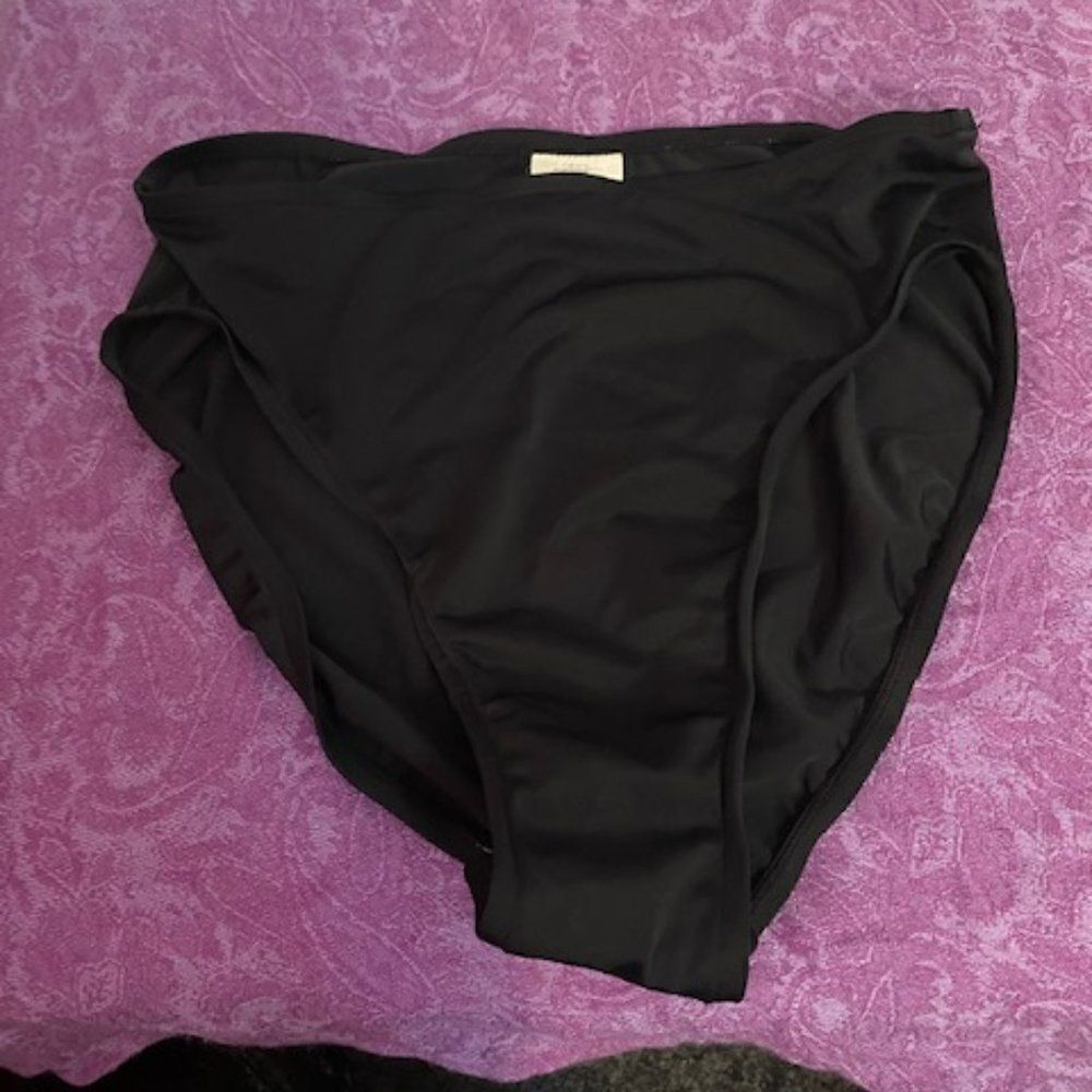 INC RN 40168 Modele/Estilo swim suit bottoms, size 14
